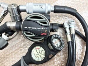 ATOMIC アトミック T2X フルチタン レギュレーター mares ゲージ bio-filter ダイビング